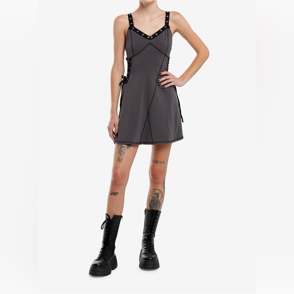 NWOT Hot Topic Social Collision Mod Goth/Grunge Grommet Lace Dress in Grey sz M - Picture 2 of 4